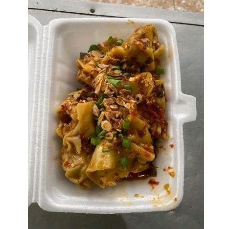 

Wonton chili oil pedaaasss enak