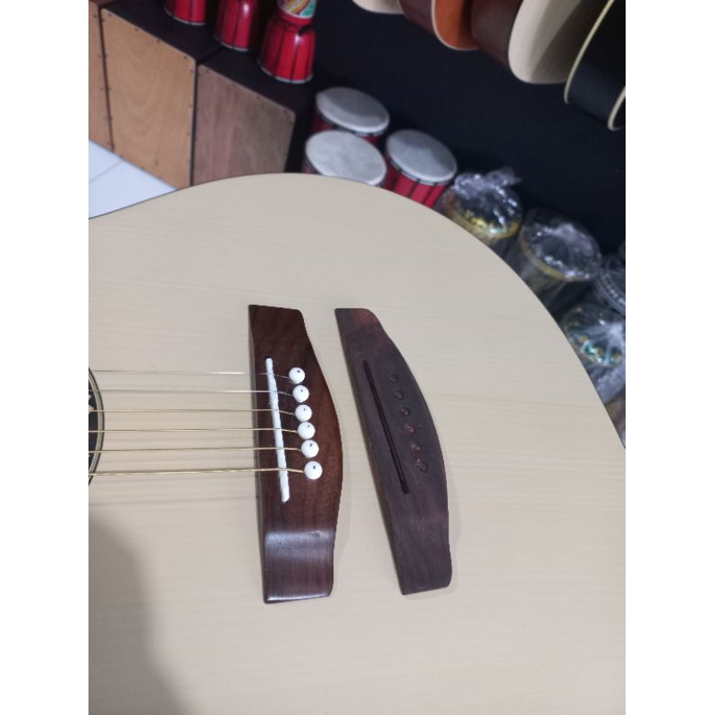 BRIDGE GITAR AKUSTIK MODEL JUMBO YAMAHA CORT