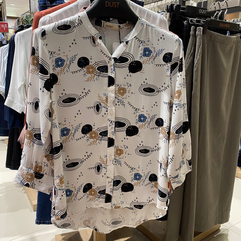 DUST Kemeja Buma Cream Putih Comfease