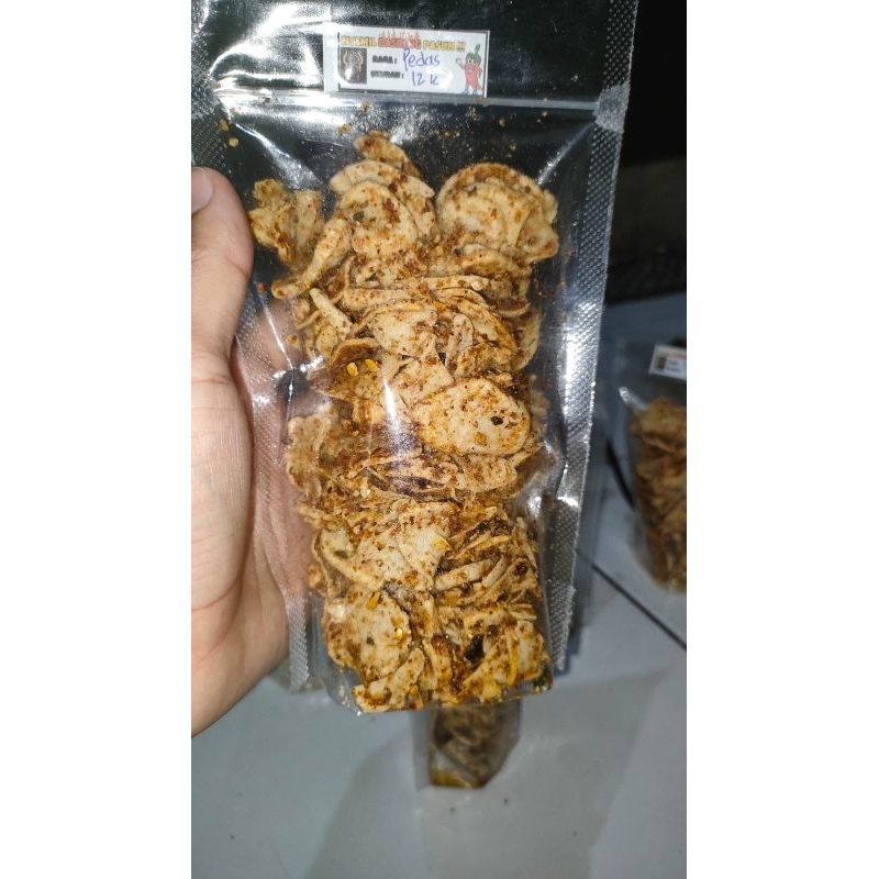 

Basreng Daun Jeruk Chili Oil Pedas Besar 130 Gram