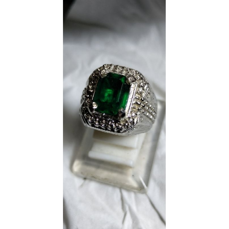cincin zamrud Rusia