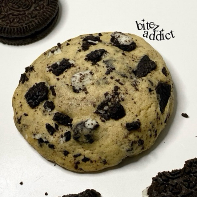 

bitez.addict | cookies n cream stuffed cookies