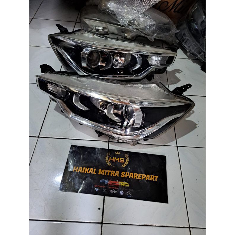 Headlamp lampu depan Suzuki Ertiga 2018 2019 2020 kiri kanan ORI