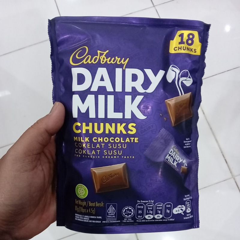 

Cadbury Dairy Milk Chunk Cokelat Susu 18 pcs @4.5 gr
