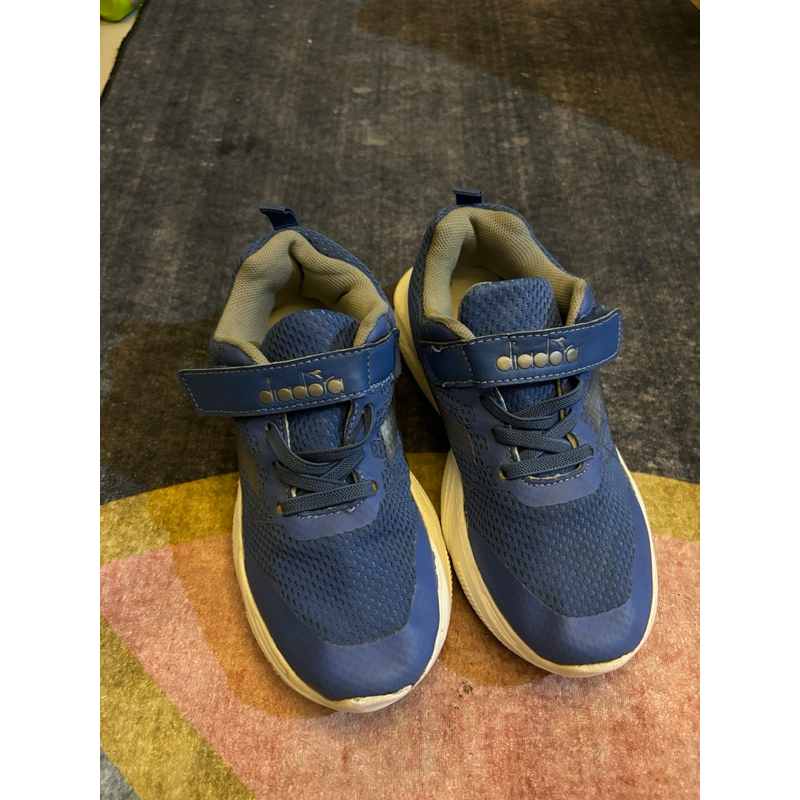 SEPATU SEKOLAH ANAK LAKI LAKI TK PRELOVED DIADORA