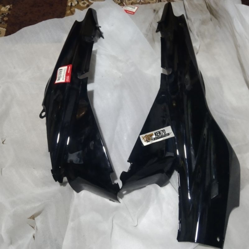 cover body belakang Supra x 100 hitam original