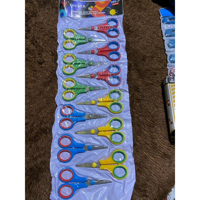 

Gunting ukuran sedang multicolor murah