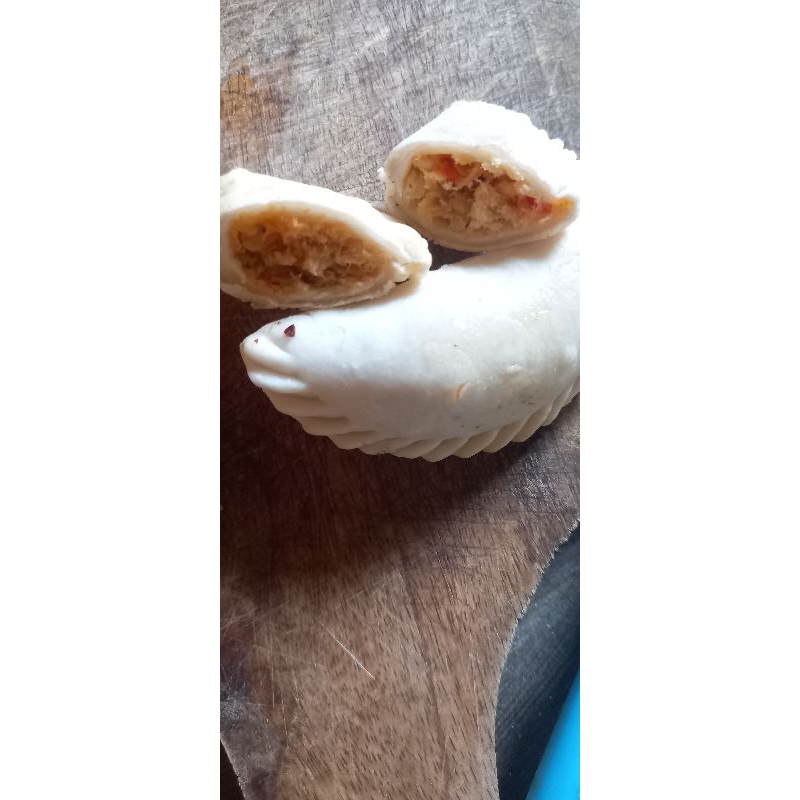 

cireng isi ayam suwir pedas 6K dapat 6 pcs