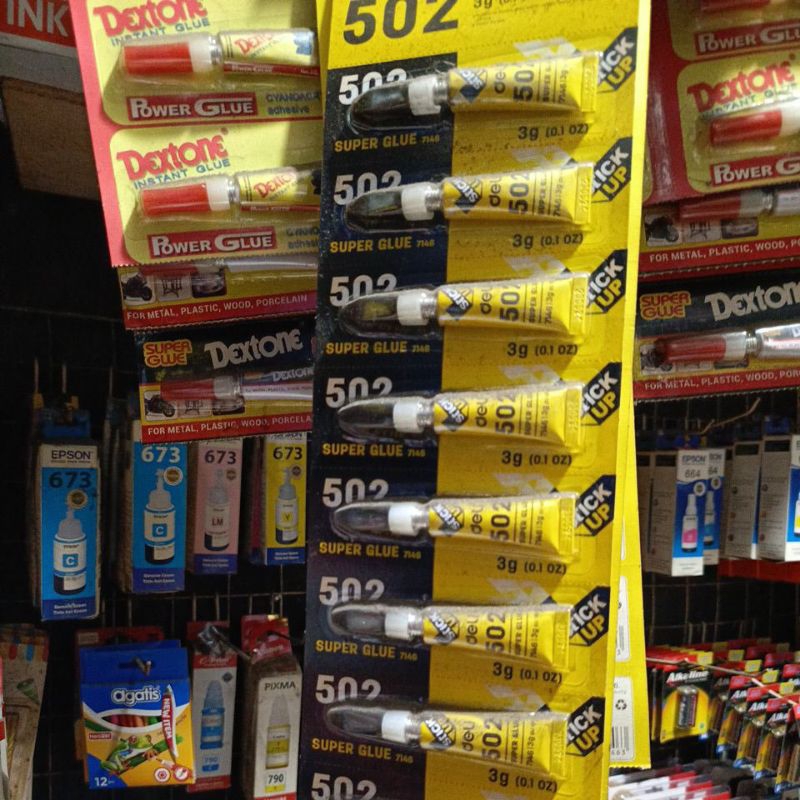 

lem super glue stick up Deli 502 3 gr 1 renceng isi 8 pcs