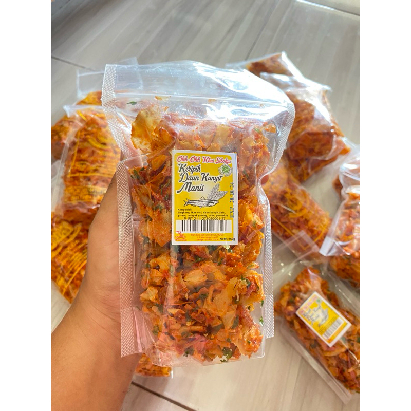 

Keripik Daun Kunyit Manis