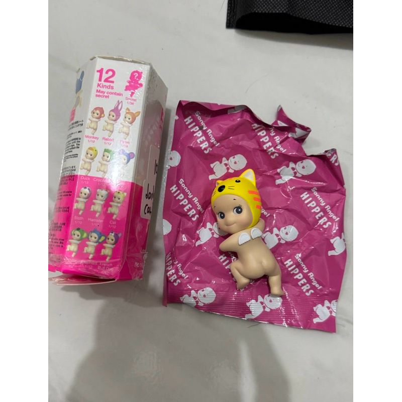 sonny angel hippers looking back cat