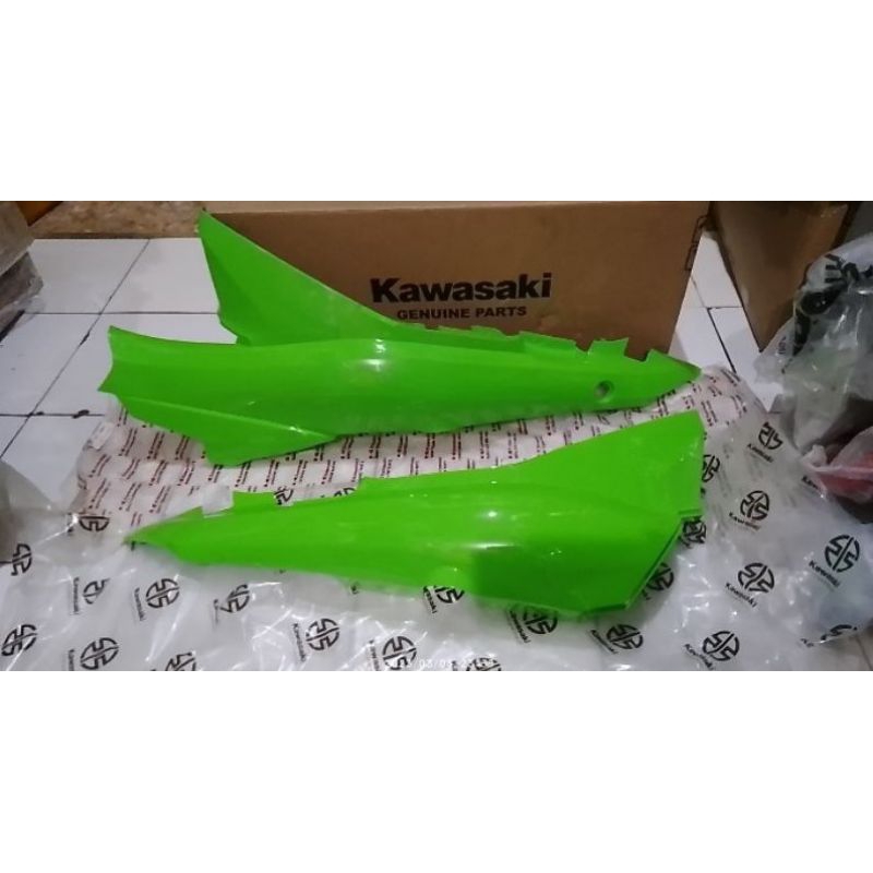 body blitz hijau body belakang Kawasaki Blitz kiri kanan hijau 3X