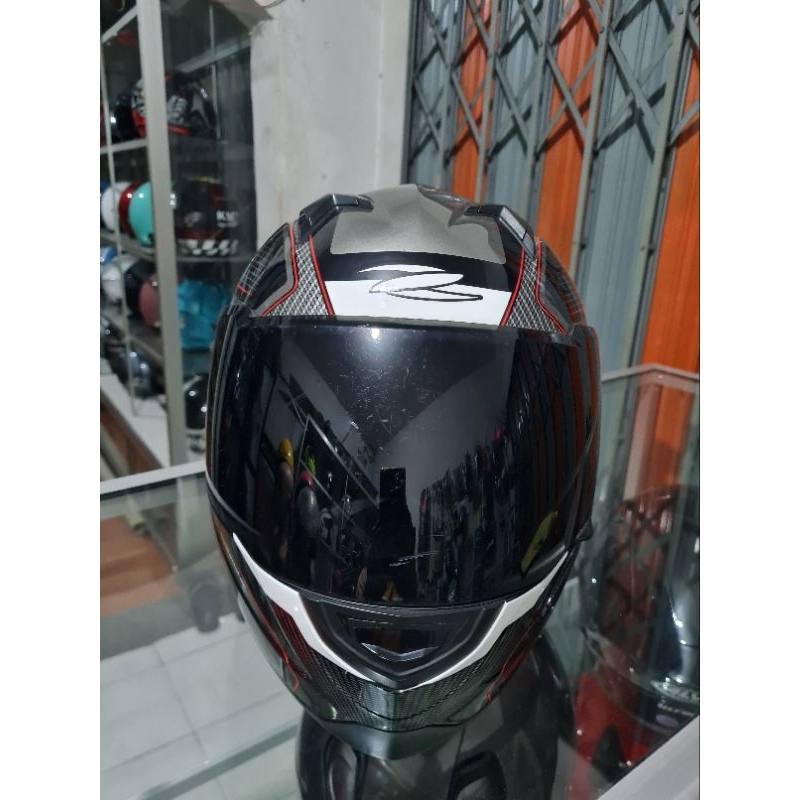 Helm Zeus 811 bekas pakai