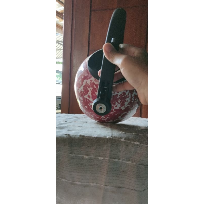 Teko siul enamel WT warna merah blirik lurik untuk usaha kopi. TBQ10719