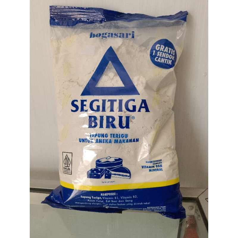 

tepung terigu segitiga biru 1kg