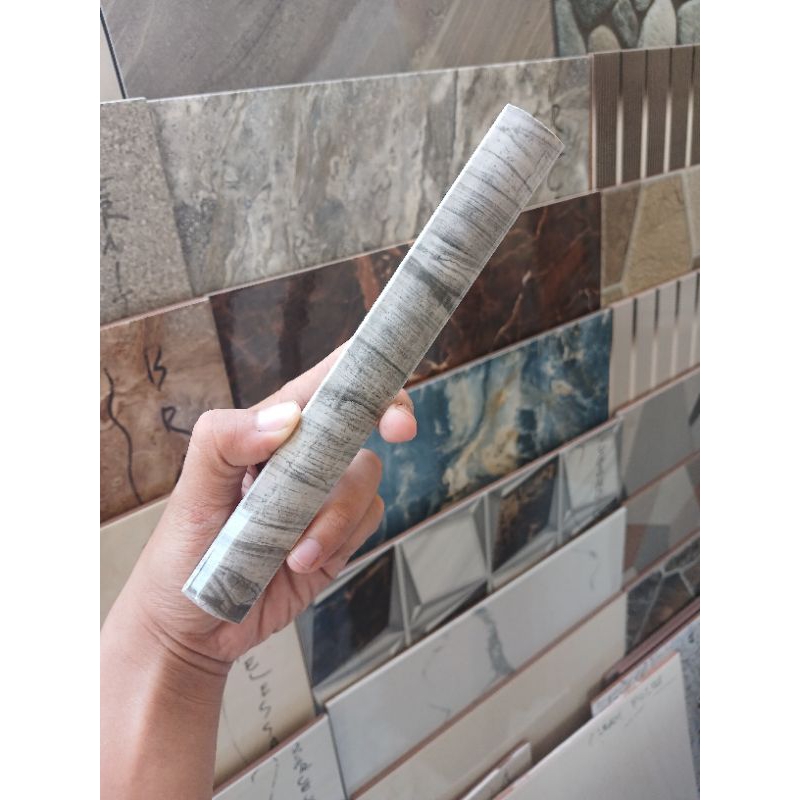 kuku macan bon bon trim ukuran 20cm warna abu abu dan coklat motif pinggiran keramik