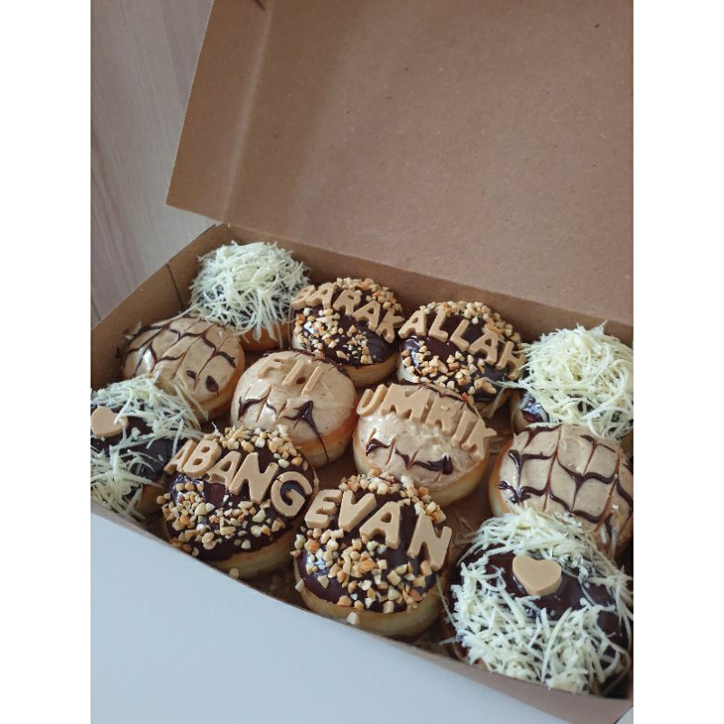 

Donat M isi 12 pcs + Tulisan