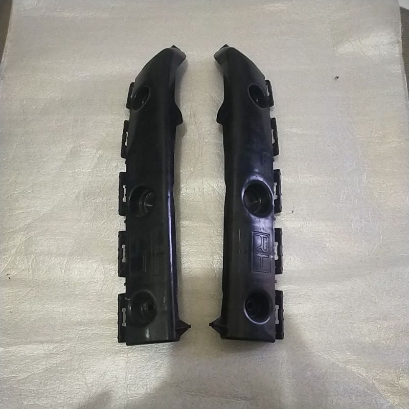 52562-bz050 dan 52563-bz040 bracket bumper belakang bagian atas Avanza dan Xenia 2022 up original pe