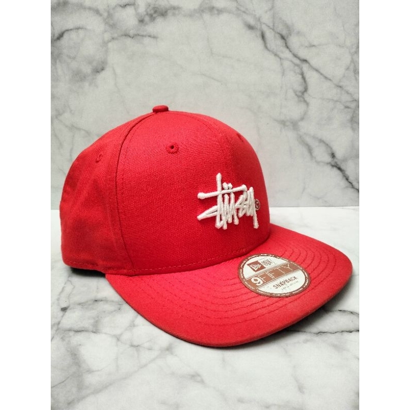 Topi Stussy x New Era