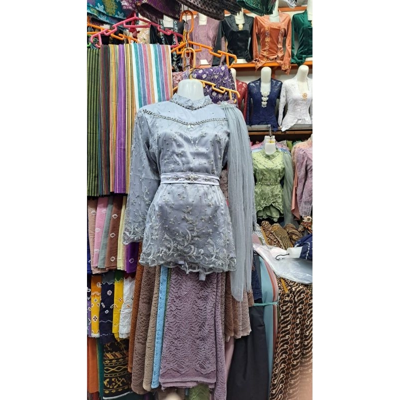 kebaya wisuda modern tile mutiara 1 slayer warna silver abu abu