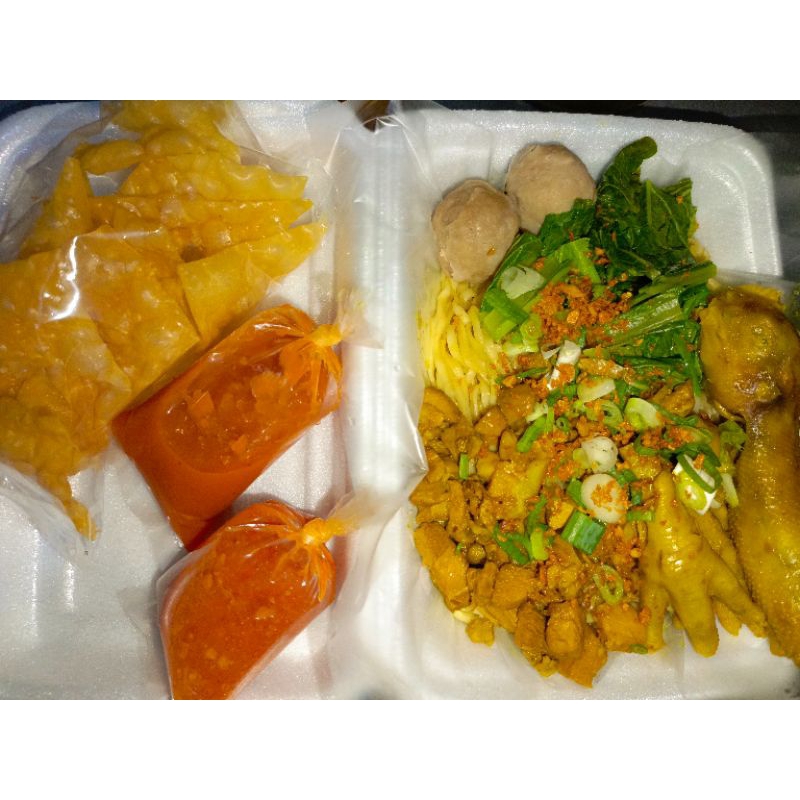 

Aneka makanan rebus/goreng|mie ayam|pangsit rebus chicken chilli oil|pangsit goreng|gratis ongkir instan/sameday.