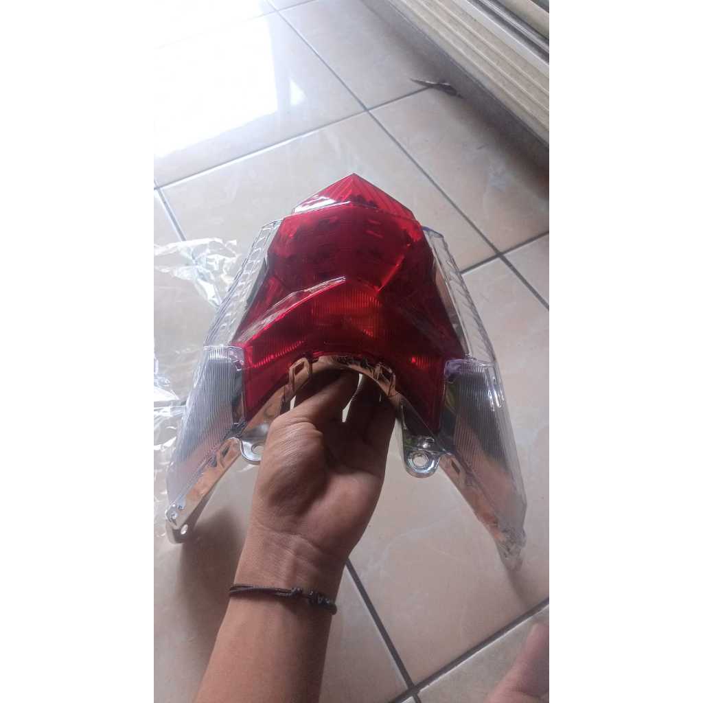 SET REFLEKTOR LAMPU BELAKANG VARIO 125/`150 LED OLD MERK  NARITA