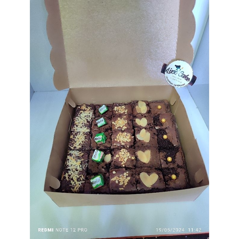 

BROWNIES PANGGANG LIZZ CAKE