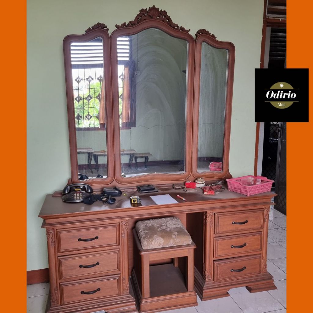 SP049 - Meja Rias Kayu Jati Antik