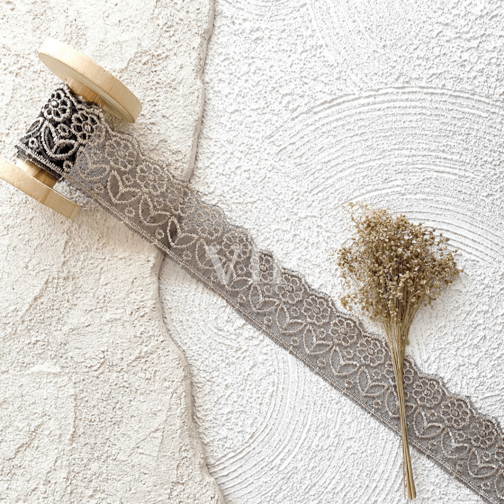 Renda VIP 3 T011 Renda Tile Bordir Hitam Gold Per Roll