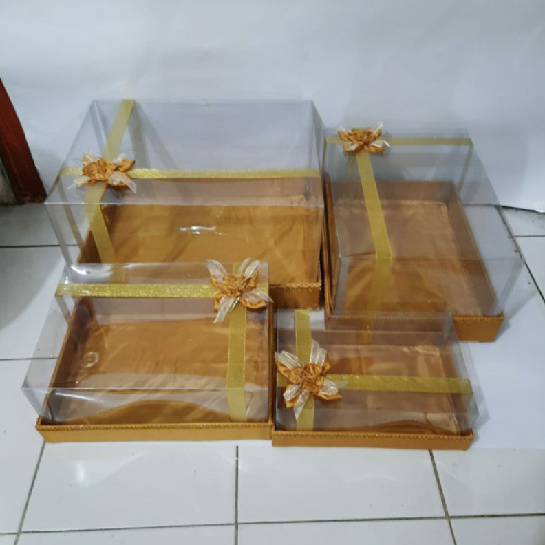 

KILAT Kotak Hantaran Seserahan Mika Tinggi Pita isi 4 Warna gold