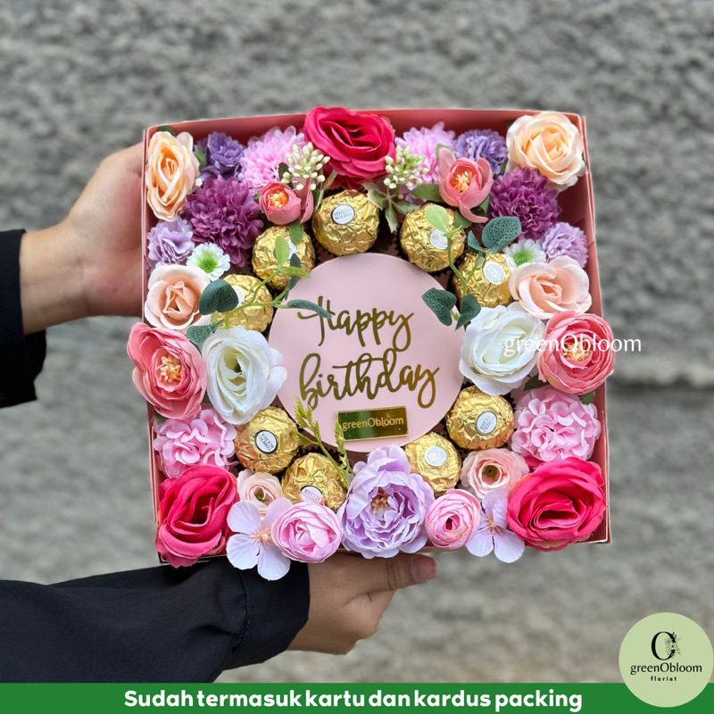 

Buket Bouqet GreenObloom Gift Hadiah Kado Anniversary Valentine Wisuda Perpisahan Ulang Tahun Bunga Bloombox Bloom Box Coklat Ferrero Rocher-Sweety-Box Putih