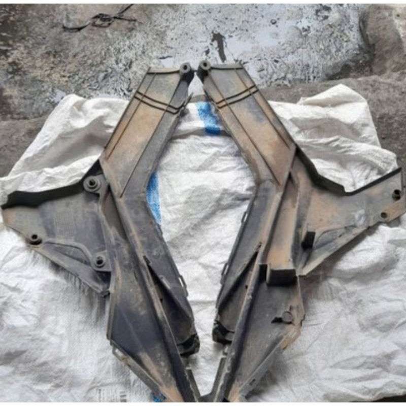 Sambungan Cover body sayap samping Supra Gtr 150 original copotan Cover sambungan body belakang