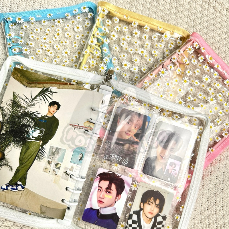 

BINDER A5 DAISY ZIPPER WARNA GLITTER TRANSPARANT PHOTOCARD PC