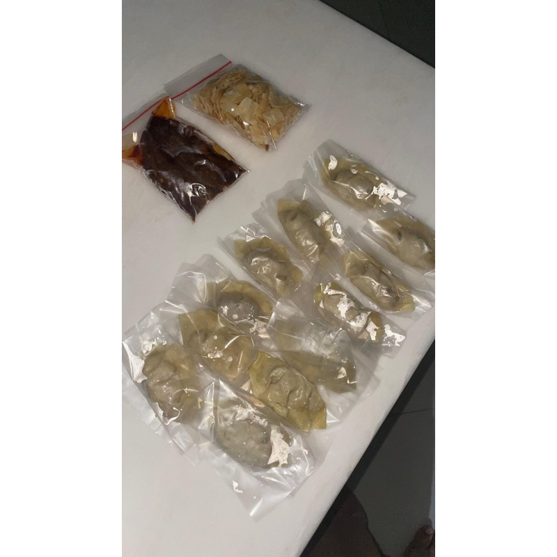 

chinesse wonton( premium pangsit dengan chilli oil)