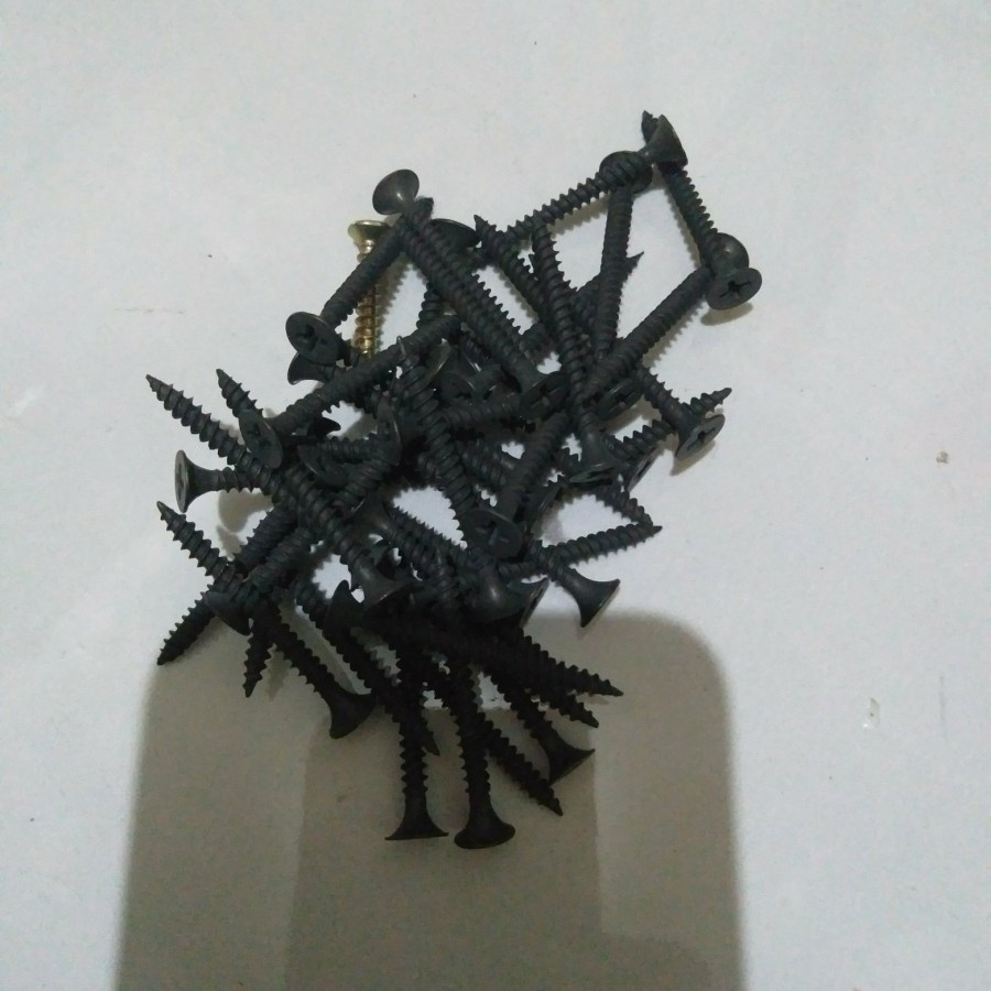 Sekrup hitam baja atau fischer