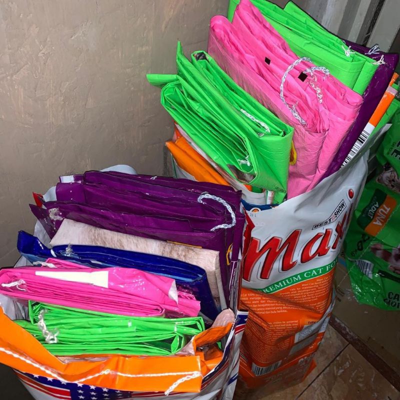 karung bekas tepung atau karung bekas makanan kucing