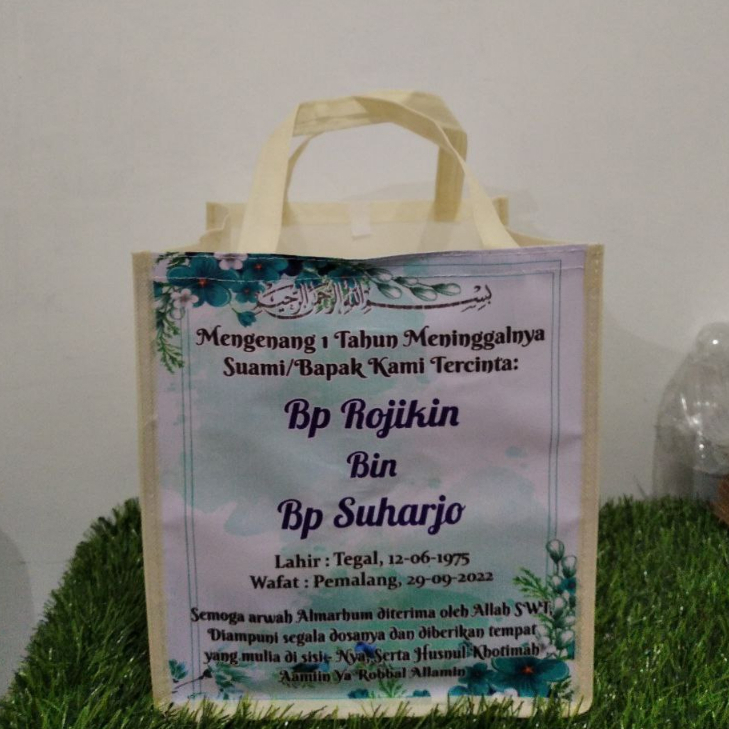 

tas aqiqah/ tas berkat/ tas hajatan/ goodie bag/ hampers/ tas souvenir 22x20x25/ tas spunbon