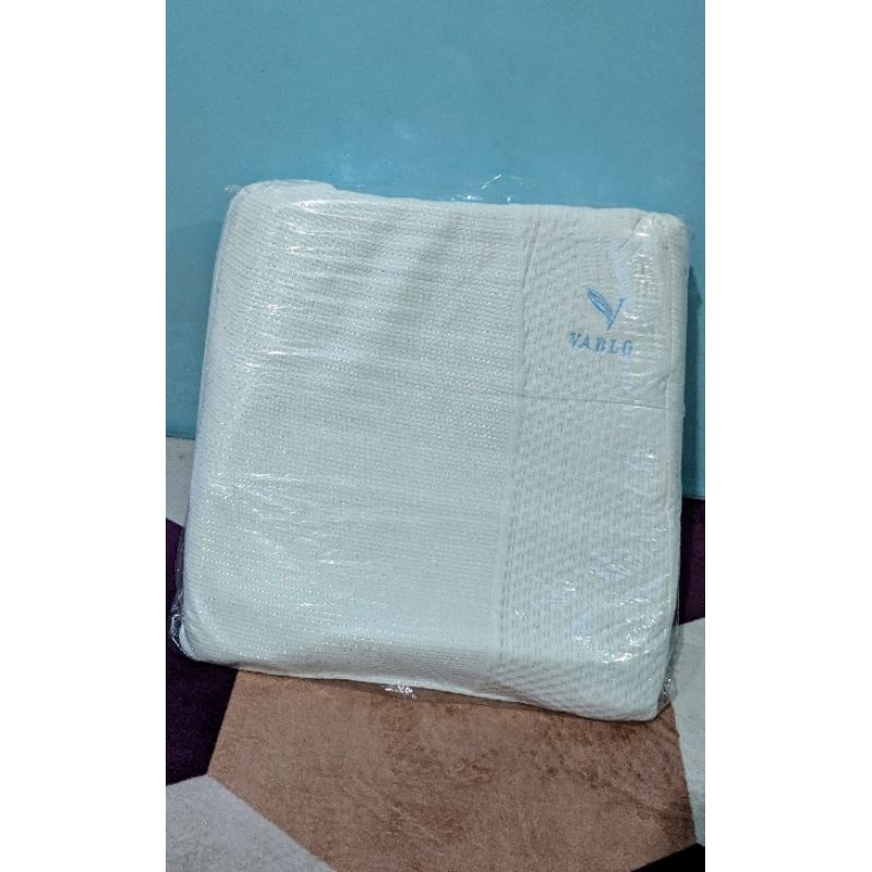 Vablo Baby Wedge Pillow (Bantal Gumoh Bayi) Preloved