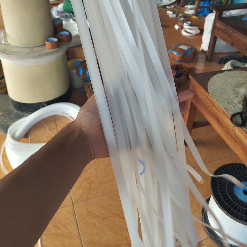 Promo 2 Pita / Mika Sendaren Layang Layang Warna Putih Susu