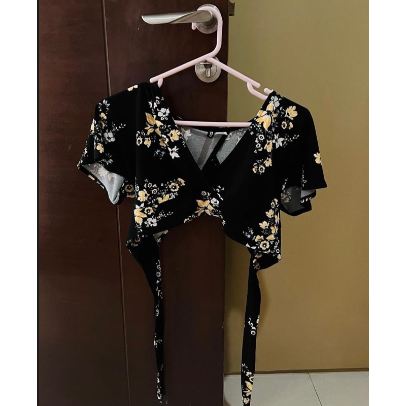 Preloved H&M Floral Crop