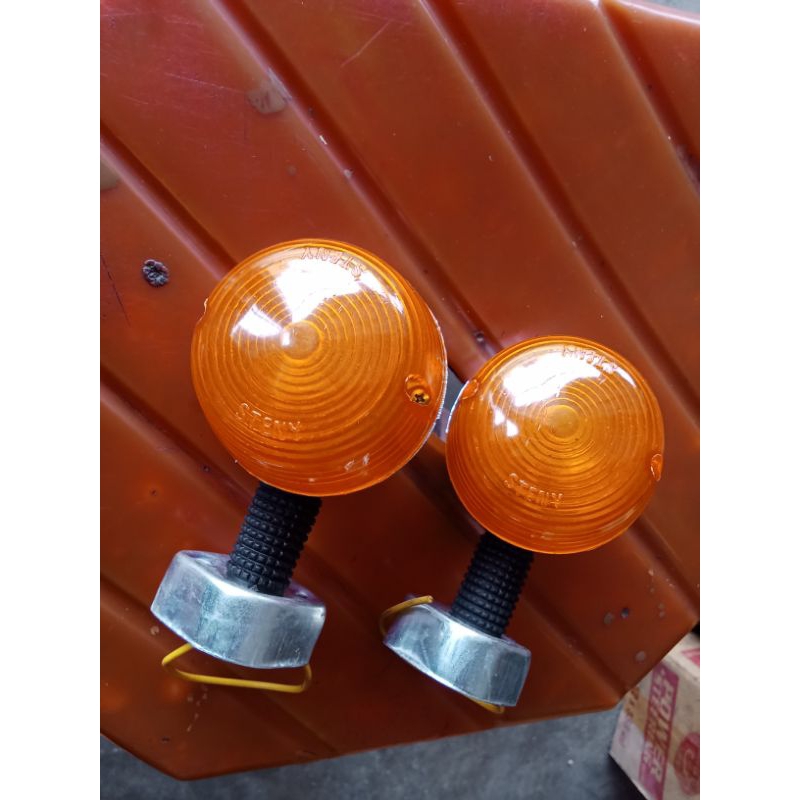 Lampu Sen Belakang Sepasang Komplit Honda C70 MK3,CB 100 Dll ORIGINAL Standar.t