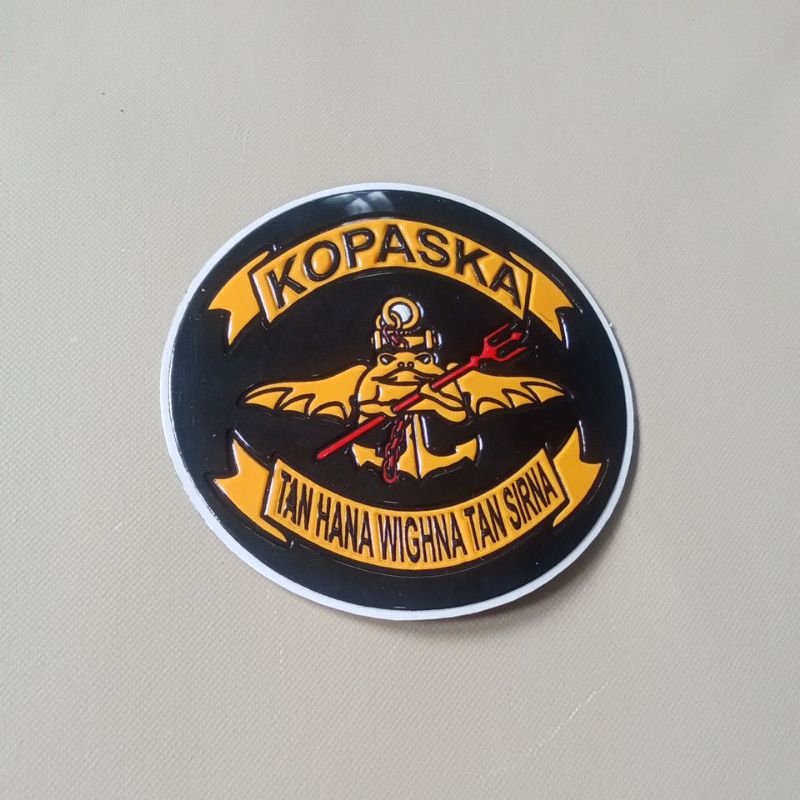 

stiker kopaska bulat hitam