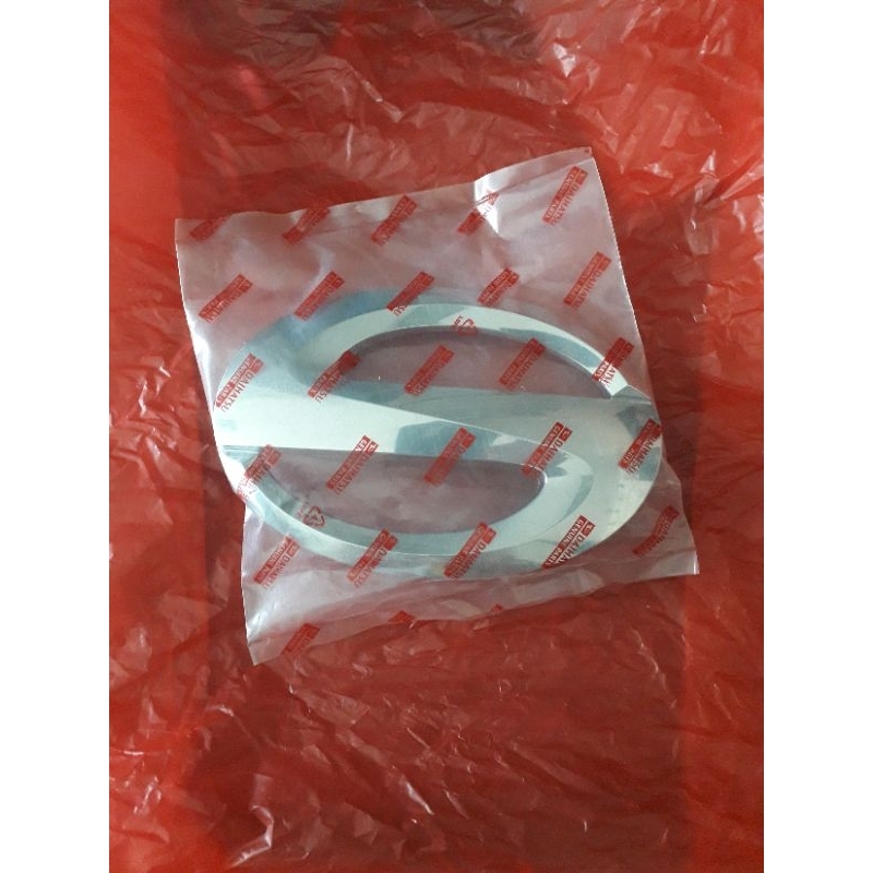 Emblem depan sigra original