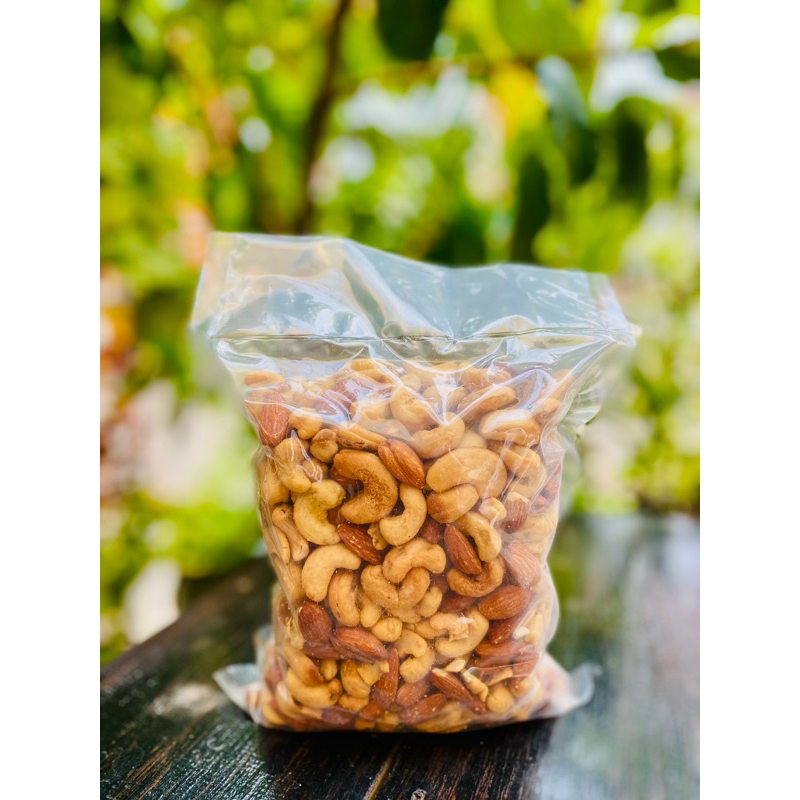 

DUO MIX KACANG PANGGANG TERSEDIA 3 UKURAN. 1 Kg, 1/2kg , 1/4kg