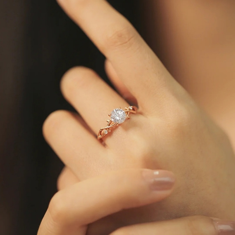 Cincin Couple Tunangan Emas Muda Titanium Wanita Berlian Elegan Kotak Hadiah Ulang Tahun Hadiah