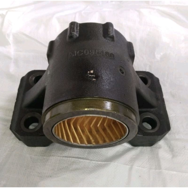 SEAT TRUNION ASSY RUMAH BOGI MITSUBISHI FUSO 8DC9 8DC10 8DC11