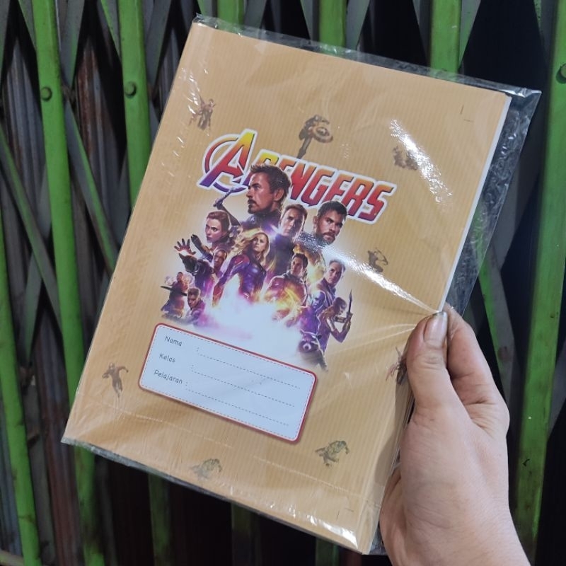 

1 Pak Sampul Buku Karakter Isi 20 Lembar ( Ukuran Kwarto )