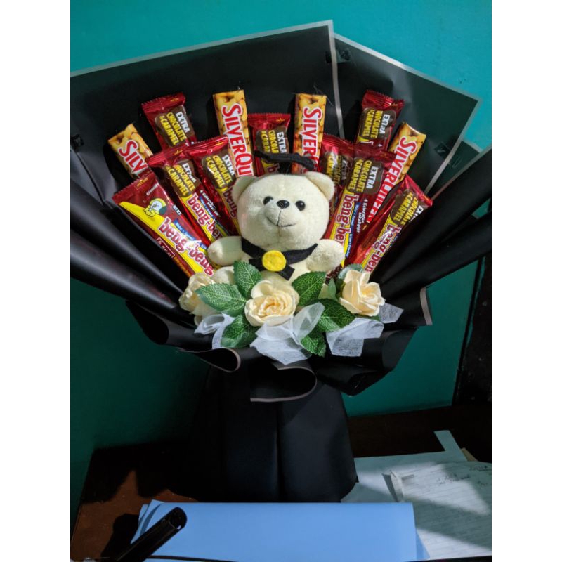 

Buket coklat + boneka wisuda untuk mement wisuda