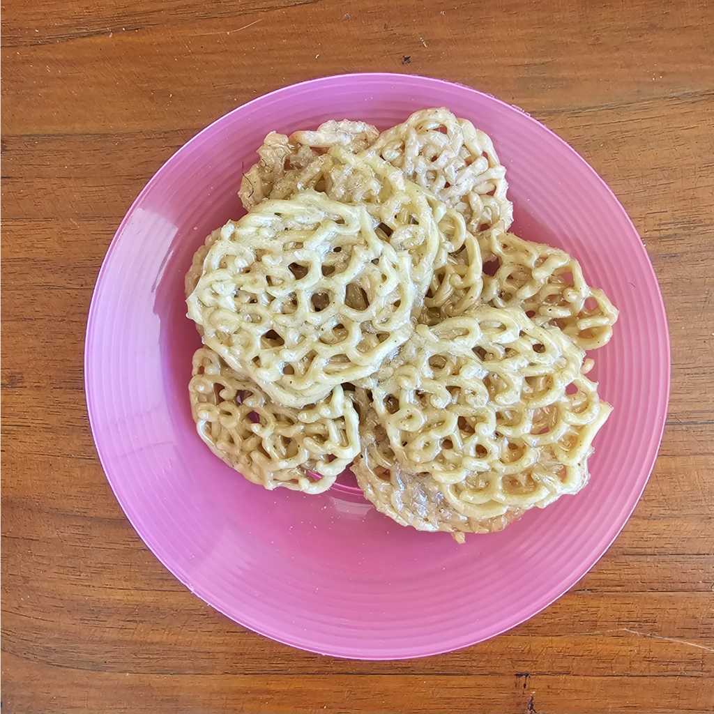 

Krupuk / kerupuk bawang banyuwangi 1kg