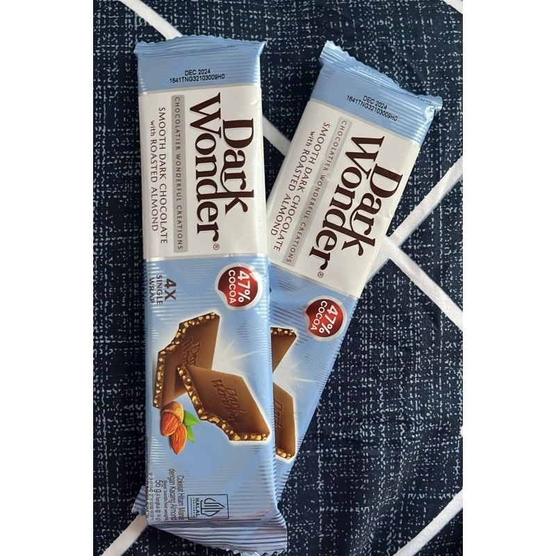 

Dark Wonder Cocoa 47% Coklat Mayora Biru Smooth Dark Chocolate Almond
